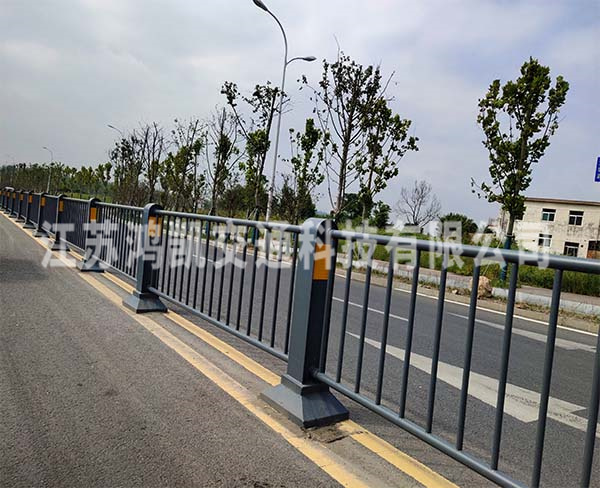 鋼板立柱護欄